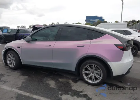 2023 Tesla Model Y Awd/Long Range Dual Motor All-Wheel Drive z USA, uszkodzony, nr VIN 7SAYGDEE8PA083358